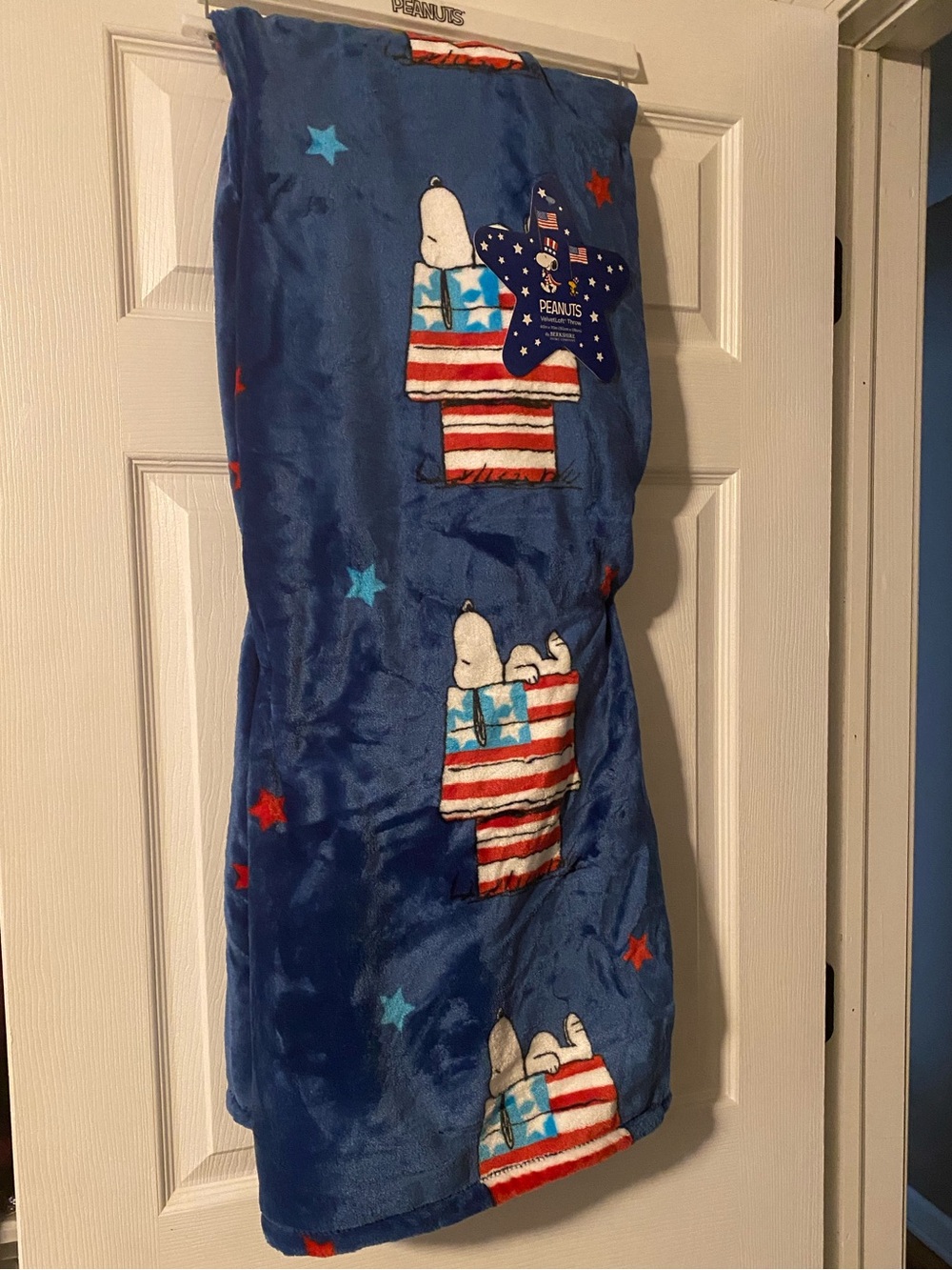 Peanuts snoopy patriotic doghouse Americana throw blanket